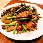 海輝 - レバーとニンニクの茎 四川風(500円)