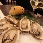焼き牡蠣と白ワイン