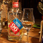 Gatito - 「オルメカ」100％アガベ・レポサド。安価な混合テキーラで知られるオルメカだが、このように本格的な商品こそ味わうべき