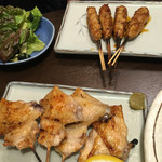 番屋小屋 - つくねは 七味で 手羽は 柚子胡椒とレモンでいただきました