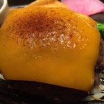 黒毛和牛100％デミグラスチーズハンバーグ