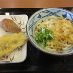 丸亀製麺 - 温かいぶっかけうどん＋黄金カレイ天＋いなり