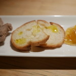 好ちゃん - 鶏のレバーパテフランスパン添え