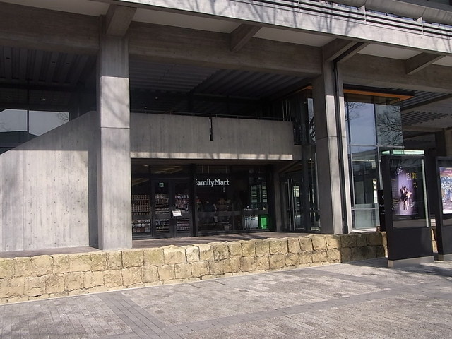 ファミリーマート ロームシアター京都店(FamilyMart) - 東山(コンビニ・スーパー)