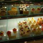 ロアール - ショーケースの中には可愛らしいケーキがたくさん♪