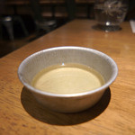 らーめん味彩 - お酢はテーブルにはありませんがお願いすると米酢を頂けます。