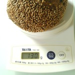 パーラー江古田 - 丸いごまパン計量。