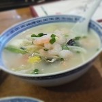 香港麺 新記 - タンメンのような柔らかなスープやった