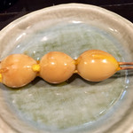 炭火焼鳥あずま - うずら、黄身は半熟トロトロ