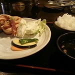 Iwamizawa Seiniku Oroshi Chokuei Ushinoya - はみ出る約300g元祖豚カルビ定食