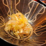 小鯛雀鮨 すし萬 - 小鯛のこぶ〆　ゆず風味　ほんのり甘くておいしい(^^♪