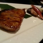 割鮮 吉在門 - 寒ブリの照り焼きと塩焼きの味比べ