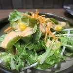 養老乃瀧 - サニーレタス、水菜、ニンジン、コーンのサラダアップ