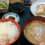 Tairyou - 豚汁定食、かつとじ煮付き。