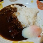 黒チキンカレーに温玉