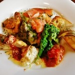 Ｌａ Ｖｉｔａ - 『ランチコース』！サーモンのマリネ、キッシュ、カポナータ、ブルスケッタなどの前菜６種盛り合わせ～♪(^o^)丿