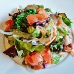 Ｌａ Ｖｉｔａ - 『ラヴィータランチ』！トマト、カボチャ、サニーレタス、ニンジン、紫タマネギ、生ハム、さつまいも、豆などが入った前菜サラダ～♪(^o^)丿
      