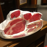 神戸牛炉釜炭焼ステーキ IDEA 銀座 - ワゴンで目の前に運ばれてきた圧巻のプレミアム神戸牛！