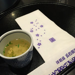 五右衛門 - 小さい豆腐とミツバの入ったあっさりスープ