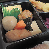 神田明神下 みやび 本店 - 玉子焼き、煮物（がんも　里芋　筍　鶏つくね　昆布巻　人参）