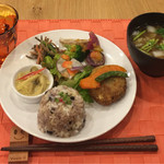 ナチュラル カフェ ヒ・ミ・ツ基地 - この日はキャベツのメンチカツ風