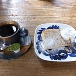 otowaya cafe - セットの紅茶のシフォンケーキとコーヒー