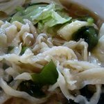 宮口軒 - 平打ちの太麺です