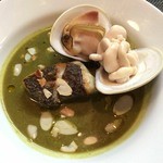 ラ フォンターナ アッヅッラ - 大ニベ 地はまぐり 白子のほうれん草ソース カレー風味