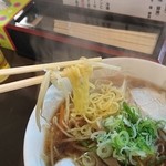 札幌ラーメン 鳳龍 - 麺アップ