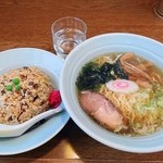 揚子江美術館 - ラーメン・チャーハンセット 900円(8%込)