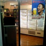 丸惣 - 店舗入り口。のれんなし。