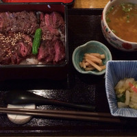 しゃにむに 心斎橋本店 - ご飯は、大中小選べますが、女性なら小でちょうどいいかも。中にしましたがお腹パンパンです。