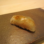 鮨 銀座 おのでら - ヒラメの昆布締め