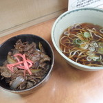 立ちそば処 鷹 米沢 - ご飯と麺をハーフで頼みます