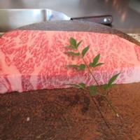 喜扇亭 名古屋ミッドランドスクエア店 - 牛肉記念日にてロース肉焼く前　Ｈ28.1月牛肉記念日