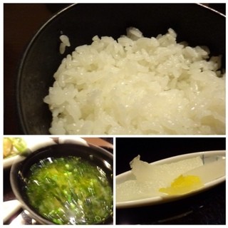 Hakatakaisennitaya - ＊ご飯はツヤがあり美味しいですね。ご飯が美味しいと嬉しくなります。
                        ＊アオサのお味噌汁
                        ＊香の物代わりの「柚子大根」