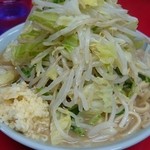 ラーメン二郎 - ラーメン 小 ぶた入り 850円 野菜まし