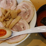 濃厚こってりラーメン つばめ - 辛味噌つけ麺（トッピング：チャーシュー）