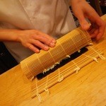 鮨処 平野 - 太巻　裏巻を海苔で更に巻きます