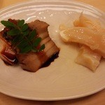 鮨処 平野 - 煮鮑とつぶ貝　※つぶ貝は蛸の代替料理