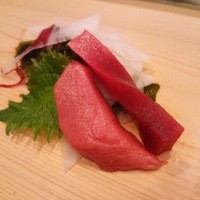 鮨処 平野 - 造り　インド鮪　スジ切りの赤身と中とろ