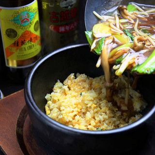 Popular menu items such as piping hot fried rice with ankake sauce are also available as courses♪