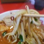 ラーメン 骨々亭 - (2016.2.10再訪)麺はデフォと同じ。唐辛子の輪切りがたっぷり入ってます(^^)