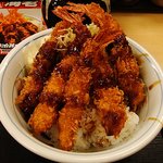 かつや - エビフライ丼　こんなにふんだんにエビフライをのせても￥５１４！エビフライ好きにはたまらない。