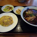 マルナカ中国麺飯食堂 - ラーメンセットです。餃子もおいしい！