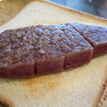 鉄板焼ステーキ 一ッ葉ミヤチク - これで半分量