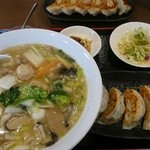 台湾料理　聚宝園 - 海鮮麺餃子セット