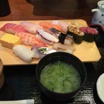 Sushi Uogashi Nihonichi - 無難なネタのランチ