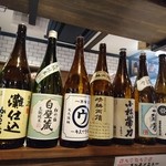 牛タン　べこ串 - 店内　お酒がたくさん♪