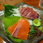 親和苑 - （夕食②）サーモンの刺身＆馬刺し